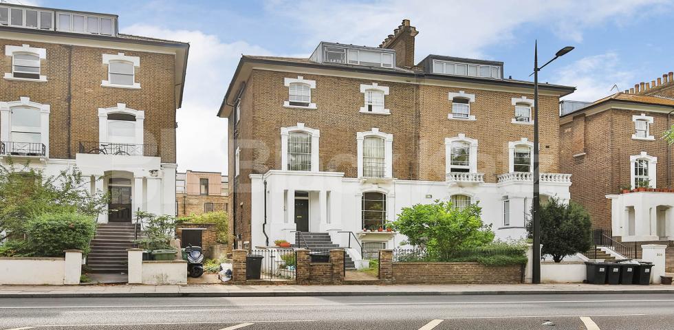 Spacious two double bedroom set within a period conversion Camden Road, Camden